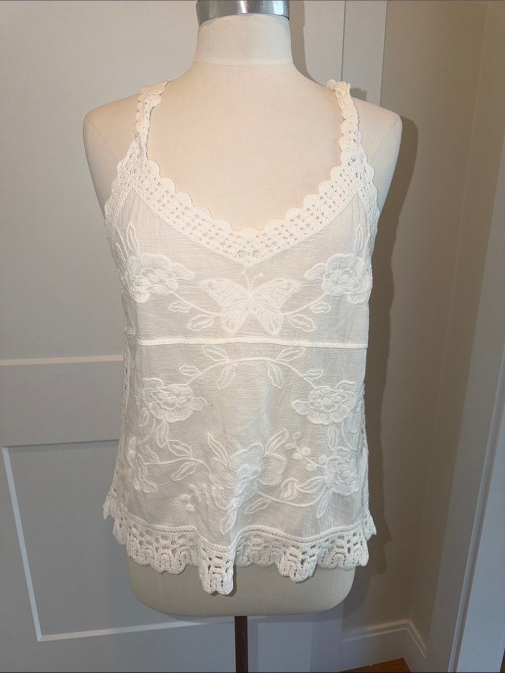 APRICOT White Crochet Trim Floral Embroidered Tank Top